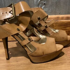 Simply Vera Heels